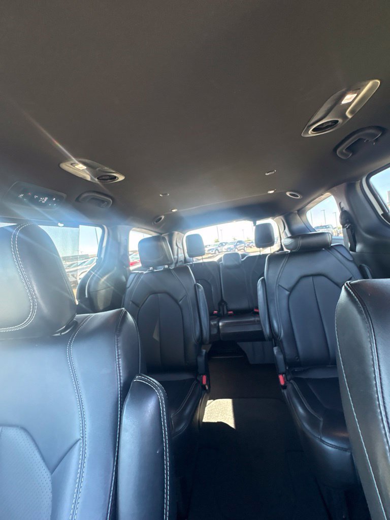 Used 2025 Chrysler Pacifica Select FWD image 15