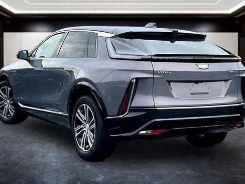 Certified 2025 Cadillac Lyriq Sport w/ LPO, Floor Liner Package AWD/4WD image 4