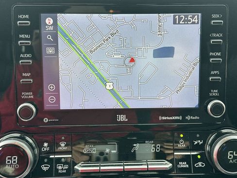 Used 2020 Toyota Highlander Limited FWD image 14