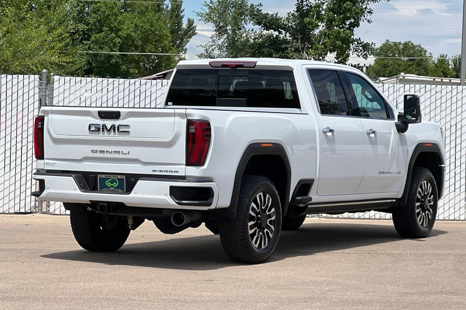 Used 2025 GMC Sierra 2500 Denali Ultimate AWD/4WD image 4