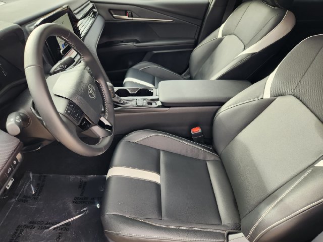 Used 2026 Toyota Camry SE w/ Convenience Package FWD image 4