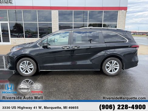 Used 2024 Toyota Sienna Limited AWD/4WD image 4