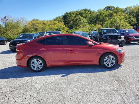 Used 2017 Hyundai Elantra SE image 3