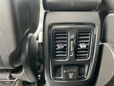 Used 2020 Jeep Grand Cherokee Altitude image 32