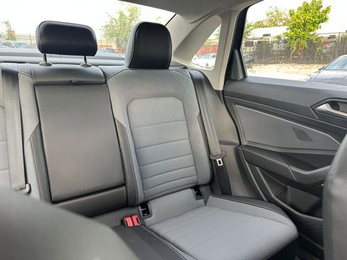 Used 2025 Volkswagen Jetta SE image 36
