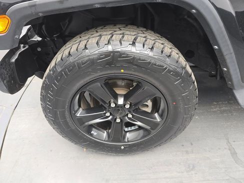 Used 2022 Jeep Wrangler Unlimited Sahara image 16