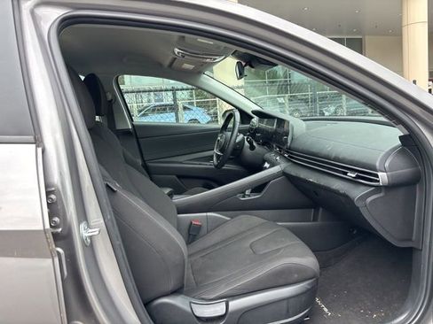 Used 2023 Hyundai Elantra SEL w/ Convenience Package FWD image 7