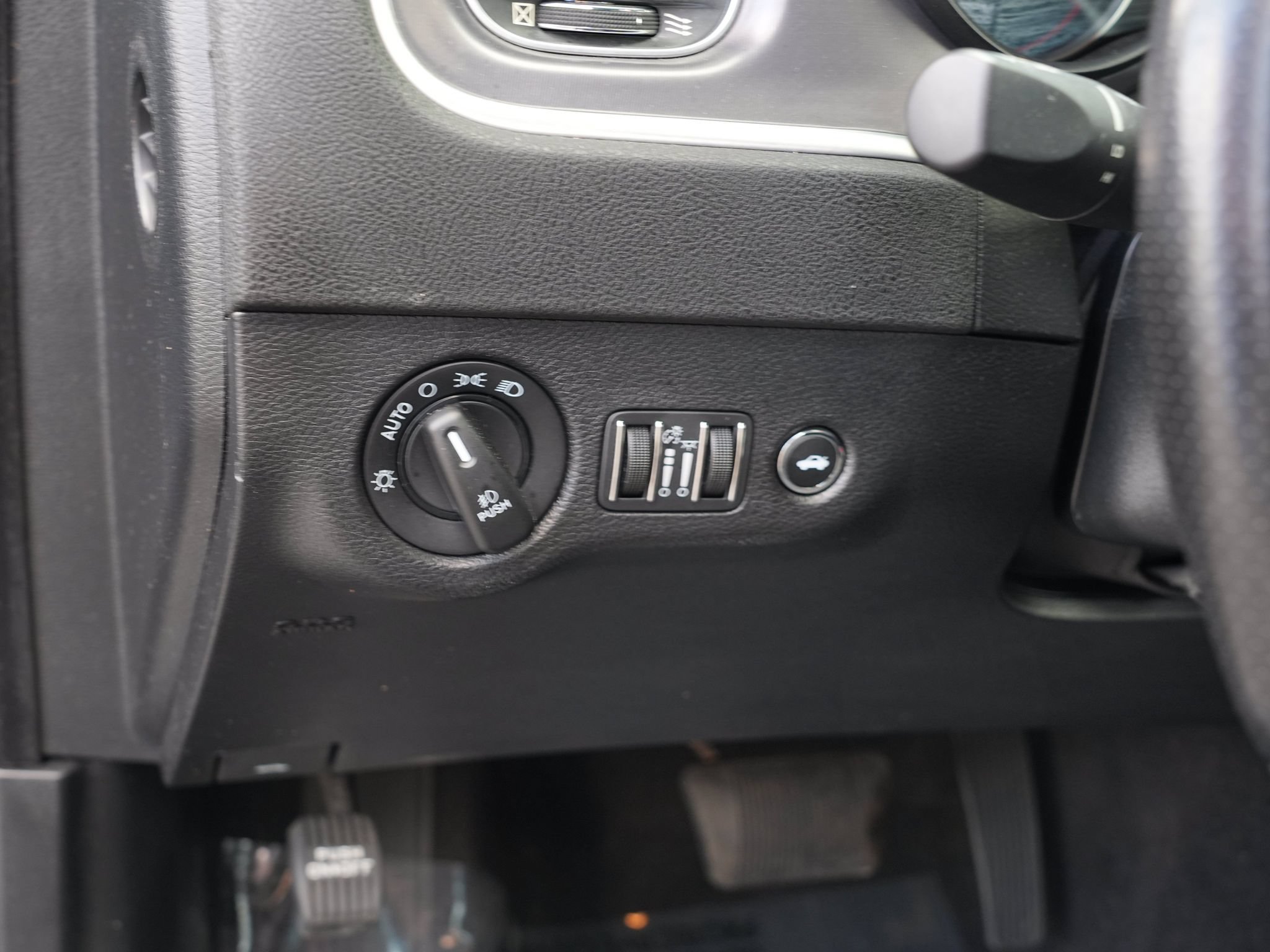 Used 2020 Dodge Charger SXT AWD/4WD image 18