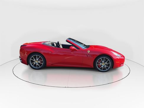 Used 2010 Ferrari California RWD image 9