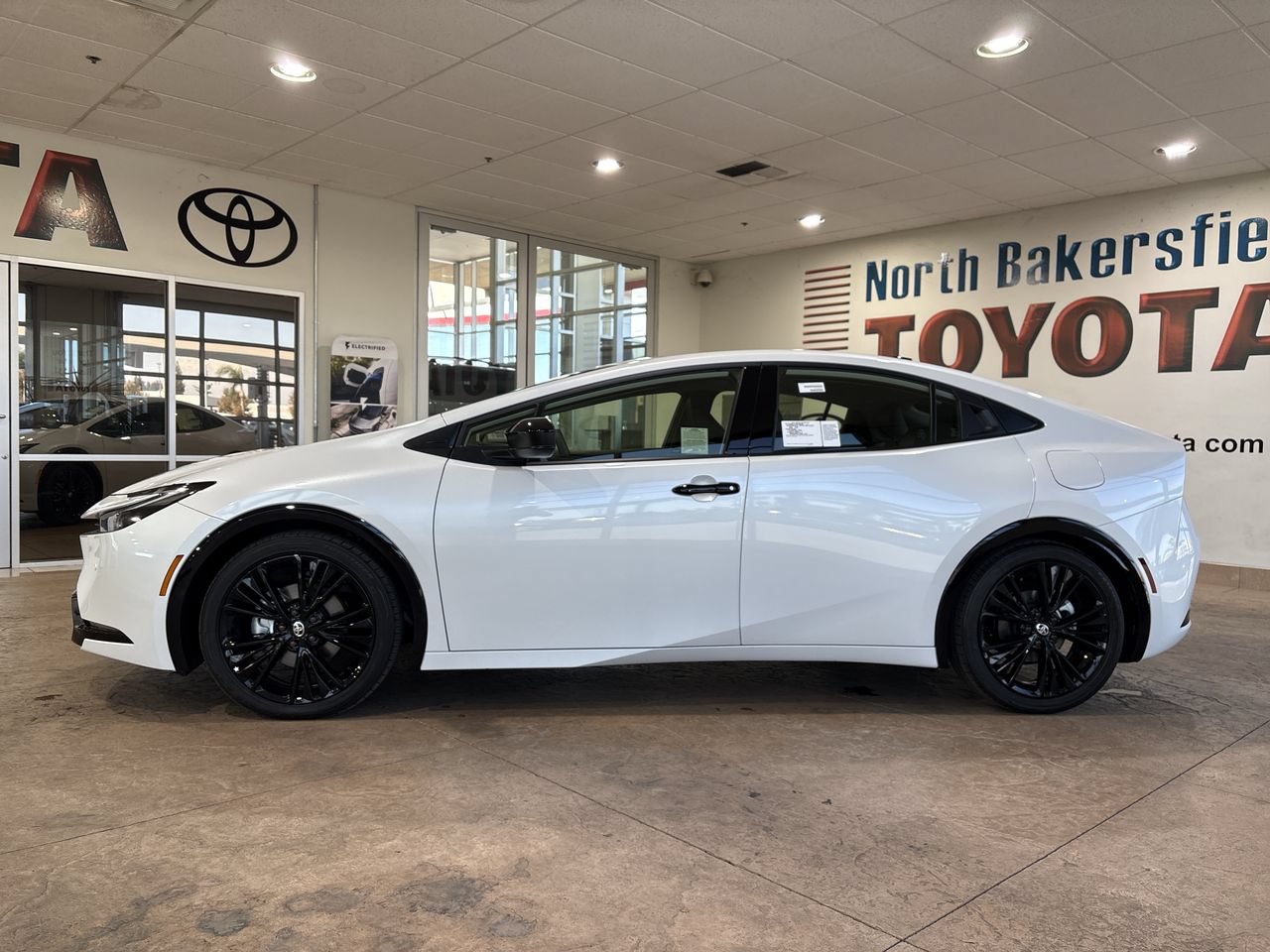 New 2027 Toyota Prius Plug-In Hybrid FWD image 7