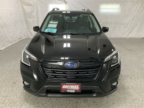 Used 2023 Subaru Forester Premium image 7