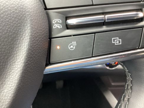 Used 2025 Chevrolet Equinox LT w/ Convenience Package II FWD image 31