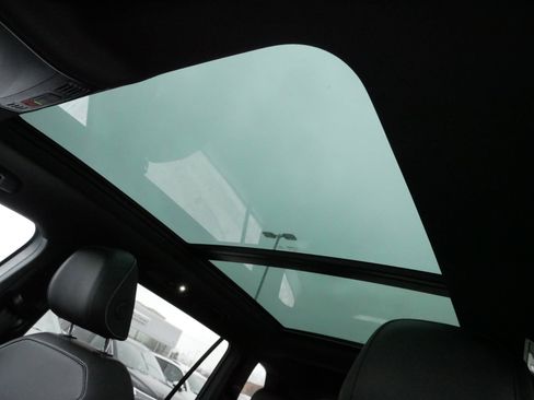 Certified 2023 Volkswagen Tiguan SE R-Line image 33