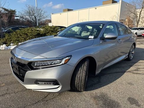 Used 2019 Honda Accord Touring image 3