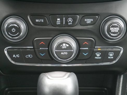 Used 2022 Jeep Cherokee Limited w/ Mopar Interior Package image 20