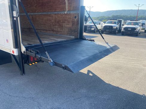 Used 2017 Chevrolet Express 4500 Extended RWD image 21