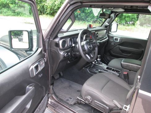 Used 2023 Jeep Wrangler 4WD Sport image 13