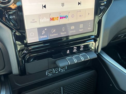 New 2026 RAM 1500 4x4 Crew Cab image 26