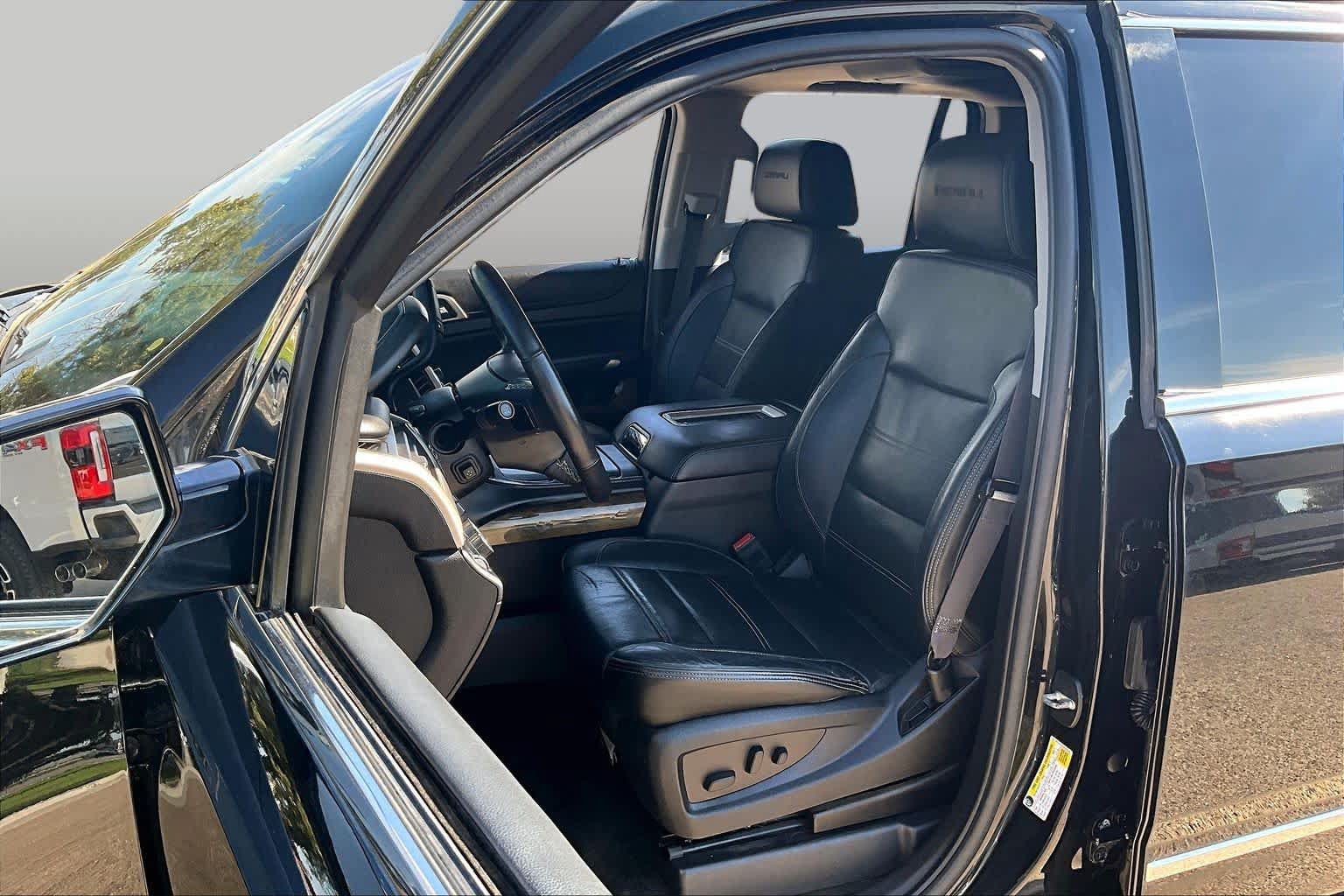 Used 2016 GMC Yukon Denali w/ Open Road Package AWD/4WD image 8