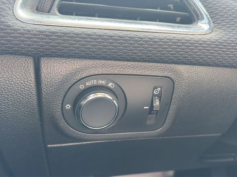 Used 2017 Chevrolet Cruze LS FWD image 26