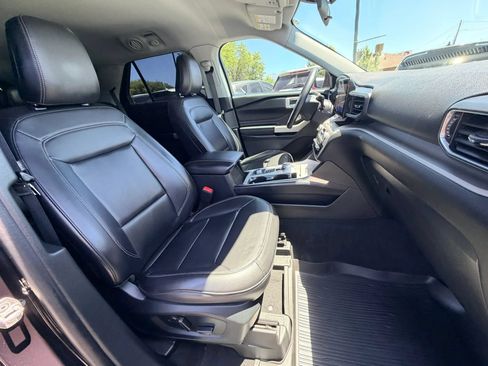 Used 2021 Ford Explorer XLT w/ Equipment Group 202A AWD/4WD image 22