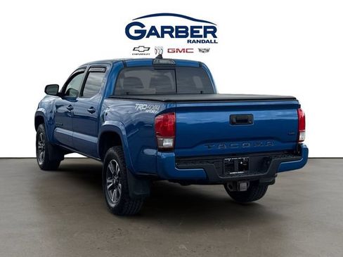 Used 2017 Toyota Tacoma TRD Sport w/ Tow Package (A/T) AWD/4WD image 3