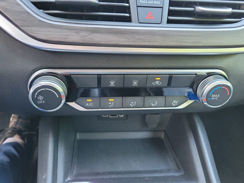 Used 2025 Nissan Altima 2.5 SV FWD image 17