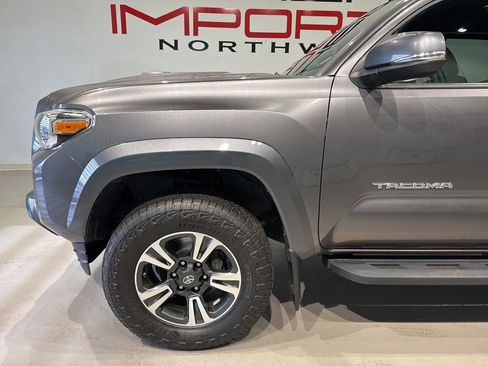Used 2019 Toyota Tacoma TRD Sport image 7