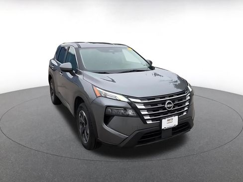 Used 2025 Nissan Rogue SV AWD/4WD image 3