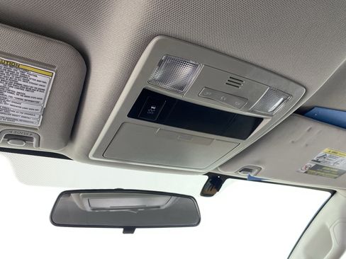 Used 2017 Toyota Tacoma SR5 w/ SR5 Appearance Package (SM) image 23