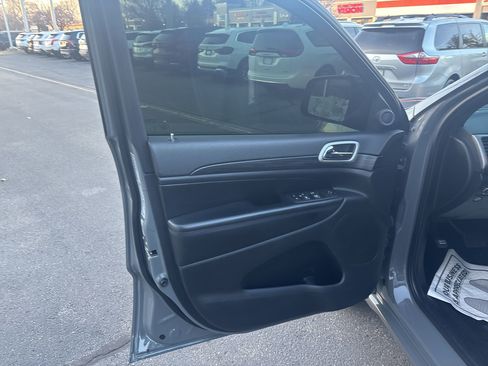 Used 2022 Jeep Grand Cherokee Laredo X image 26