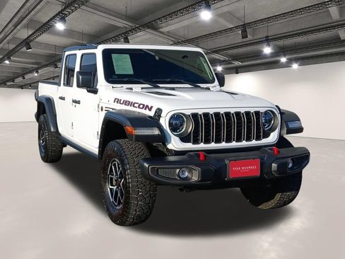 Used 2024 Jeep Gladiator Rubicon w/ Convenience Group AWD/4WD image 2