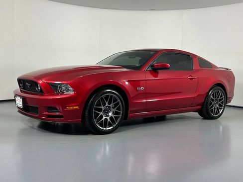 Used 2013 Ford Mustang GT Premium w/ Electronics Pkg RWD image 3