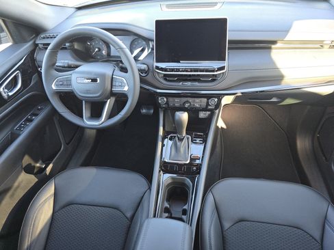 New 2026 Jeep Compass Latitude image 21