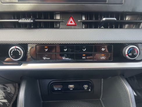 Used 2025 Kia Sportage LX image 41