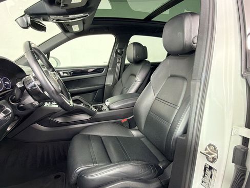 Used 2019 Porsche Cayenne S image 5