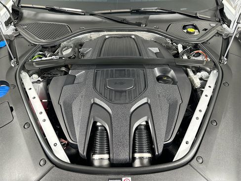 Certified 2025 Porsche Panamera image 36