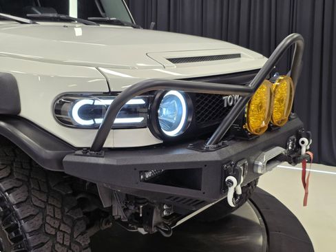 Used 2013 Toyota FJ Cruiser 4WD image 40