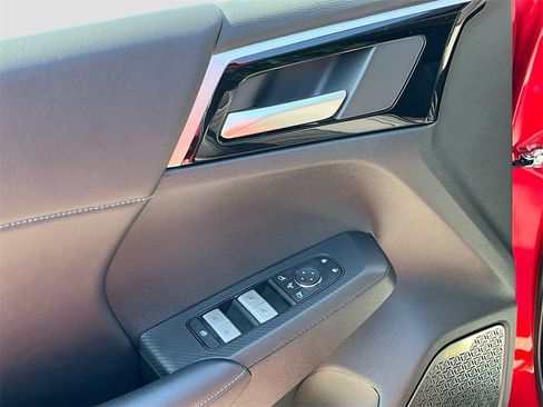 New 2025 Mitsubishi Outlander SE image 18