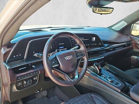 Certified 2023 Cadillac Escalade Premium Luxury Platinum w/ LPO, Radiant Package AWD/4WD image 16