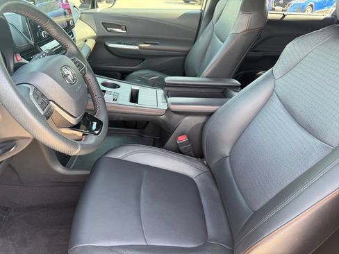 Used 2022 Toyota Sienna XSE w/ XSE Plus Package AWD/4WD image 9