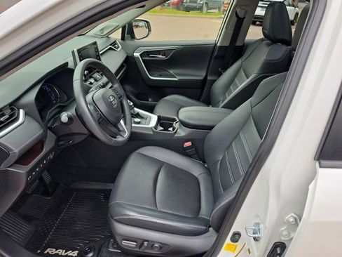 Used 2020 Toyota RAV4 Limited AWD/4WD image 9
