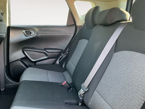 Used 2020 Kia Soul S FWD image 19