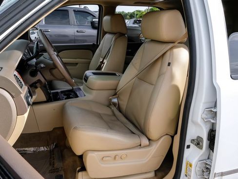 Used 2011 Chevrolet Tahoe LTZ RWD image 29