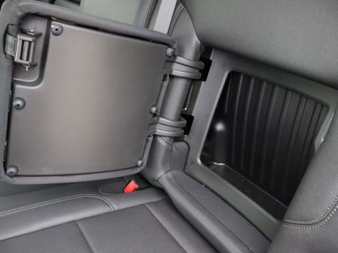 Used 2022 Chevrolet Silverado 1500 LT Trail Boss w/ LT Trail Boss Premium Package image 46