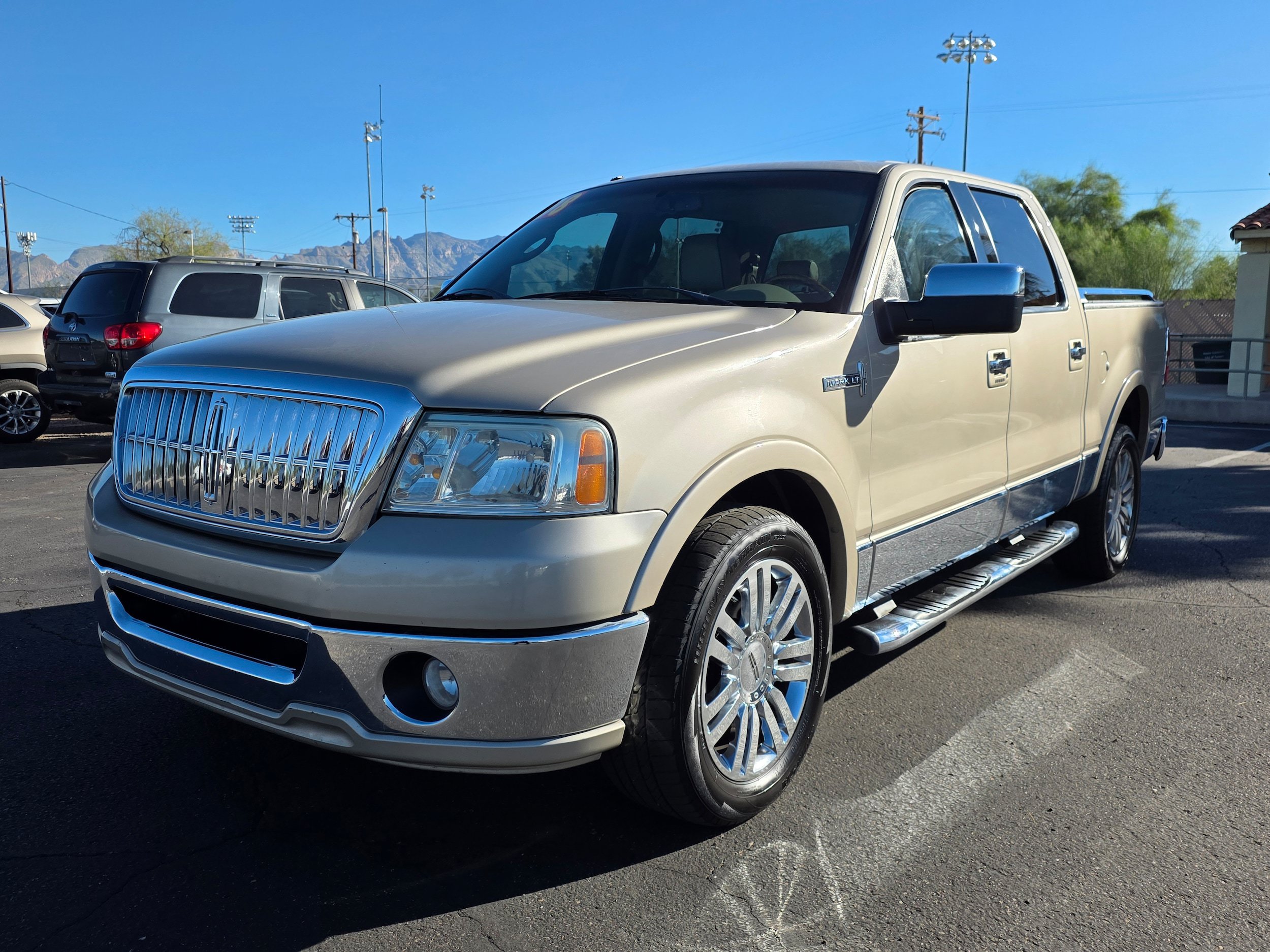 Used 2008 Lincoln Mark LT 2WD image 1