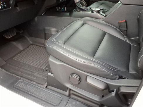 New 2025 Ford Bronco Badlands image 11