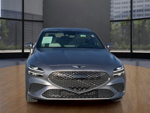 Used 2025 Genesis G70 2.5T image 9