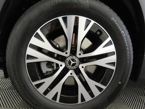 Certified 2025 Mercedes-Benz GLB 250 image 30