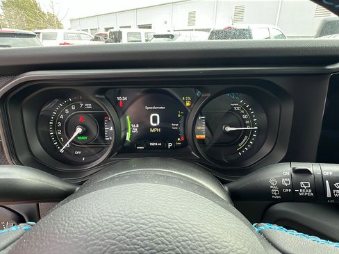 Used 2025 Jeep Wrangler Unlimited Rubicon 4xe image 29